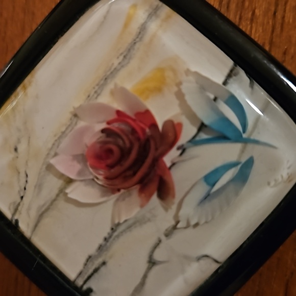 Vintage Paper flower brooch - Picture 2 of 3